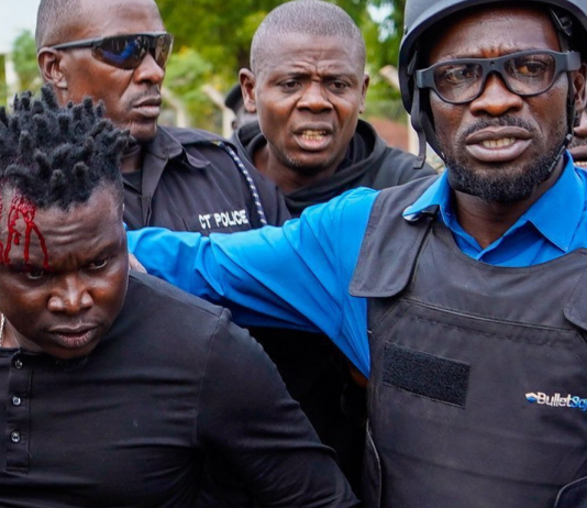 Ouganda: La police moleste les supporters d’un opposant