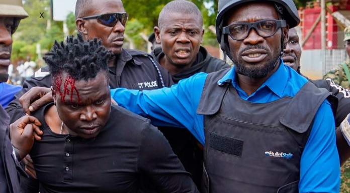 Ouganda: La police moleste les supporters d’un opposant